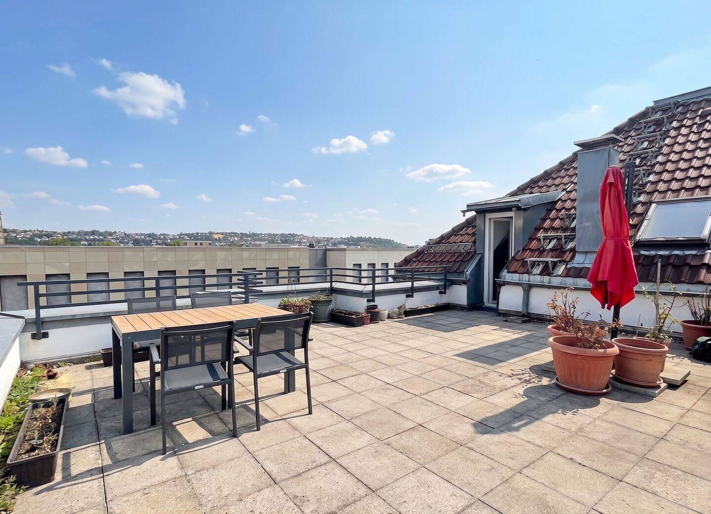 Zentral in Stgt-West: DG-Maisonette mit großer Dachterrasse, 70178 Stuttgart (Mitte Süd West)