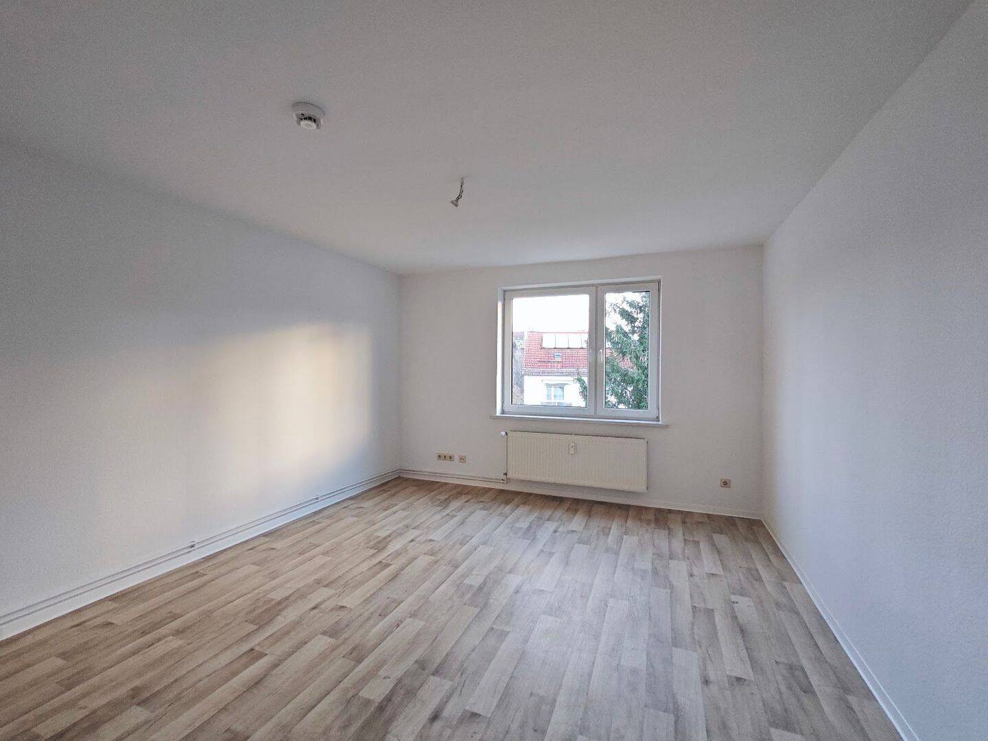 WIR suchen einen NACHMIETER, 6712 Zeitz