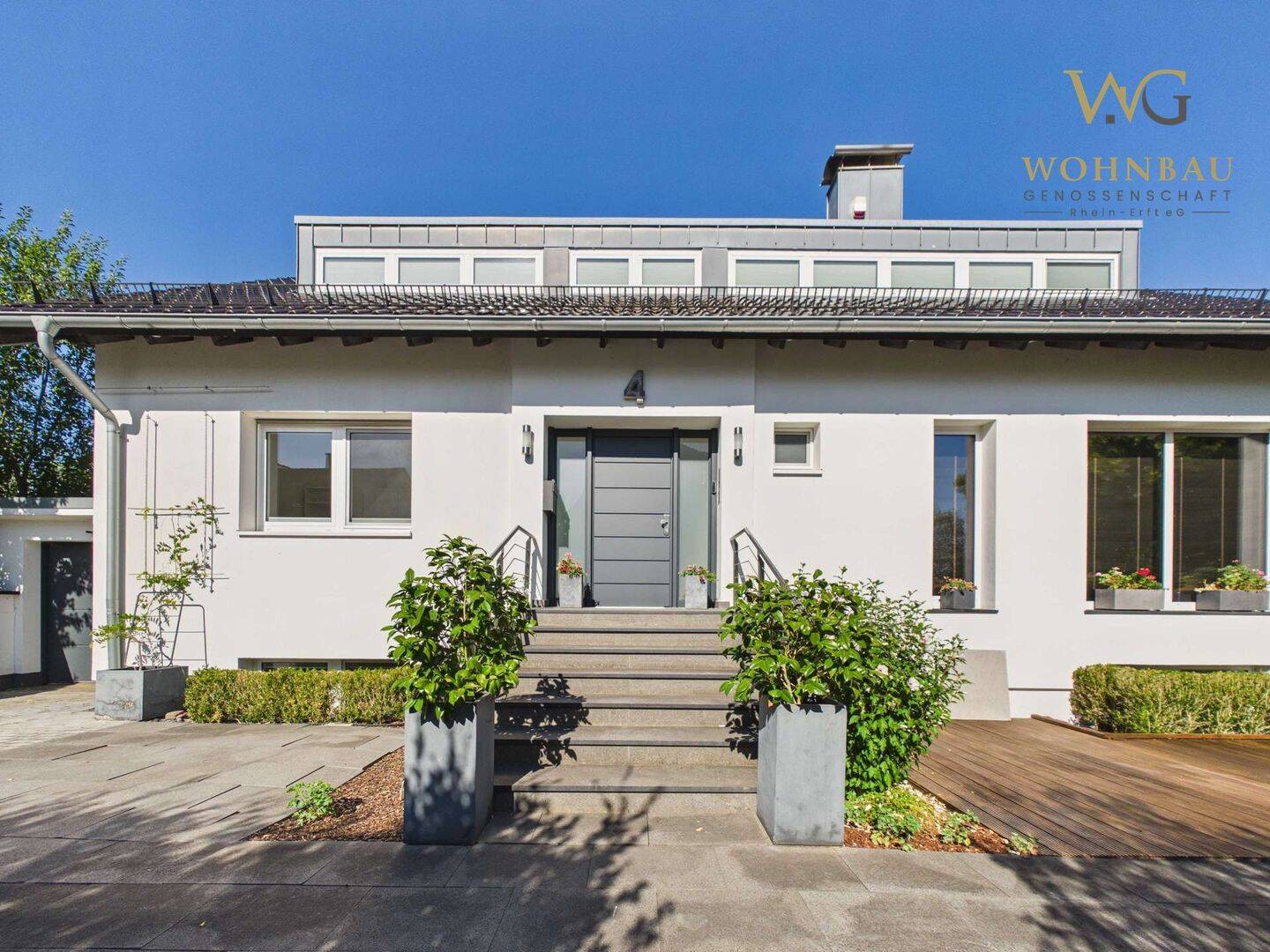 WOHNBAU: Exklusives Familienanwesen mit viel Privatsphäre, Wellnessbereich und Gartenidylle, 51429 Bergisch Gladbach