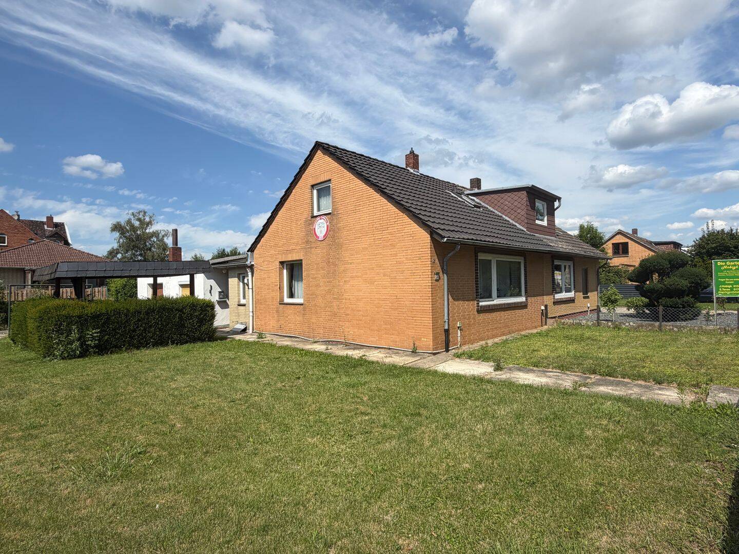 Doppelhaushälfte mit großzügigem Grundstück und Entwicklungspotenzial in zentraler Lage von Ilsede-Ölsburg, 31241 Ilsede