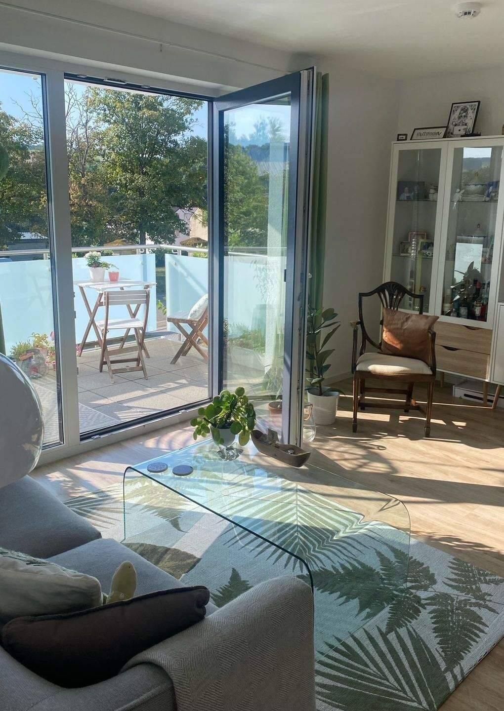 Moderne 3-Zimmer-Wohnung mit Balkon, Einbauküche und Stellplatz in Trierweiler, 54311 Trierweiler