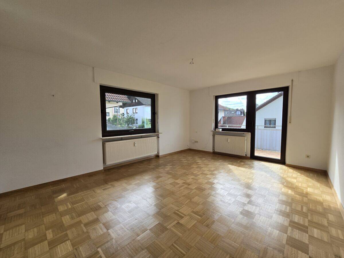 Helle 3.Zi.-Wohnung mit Balkon und attraktiver Verkehrsanbindung, 63768 Hösbach