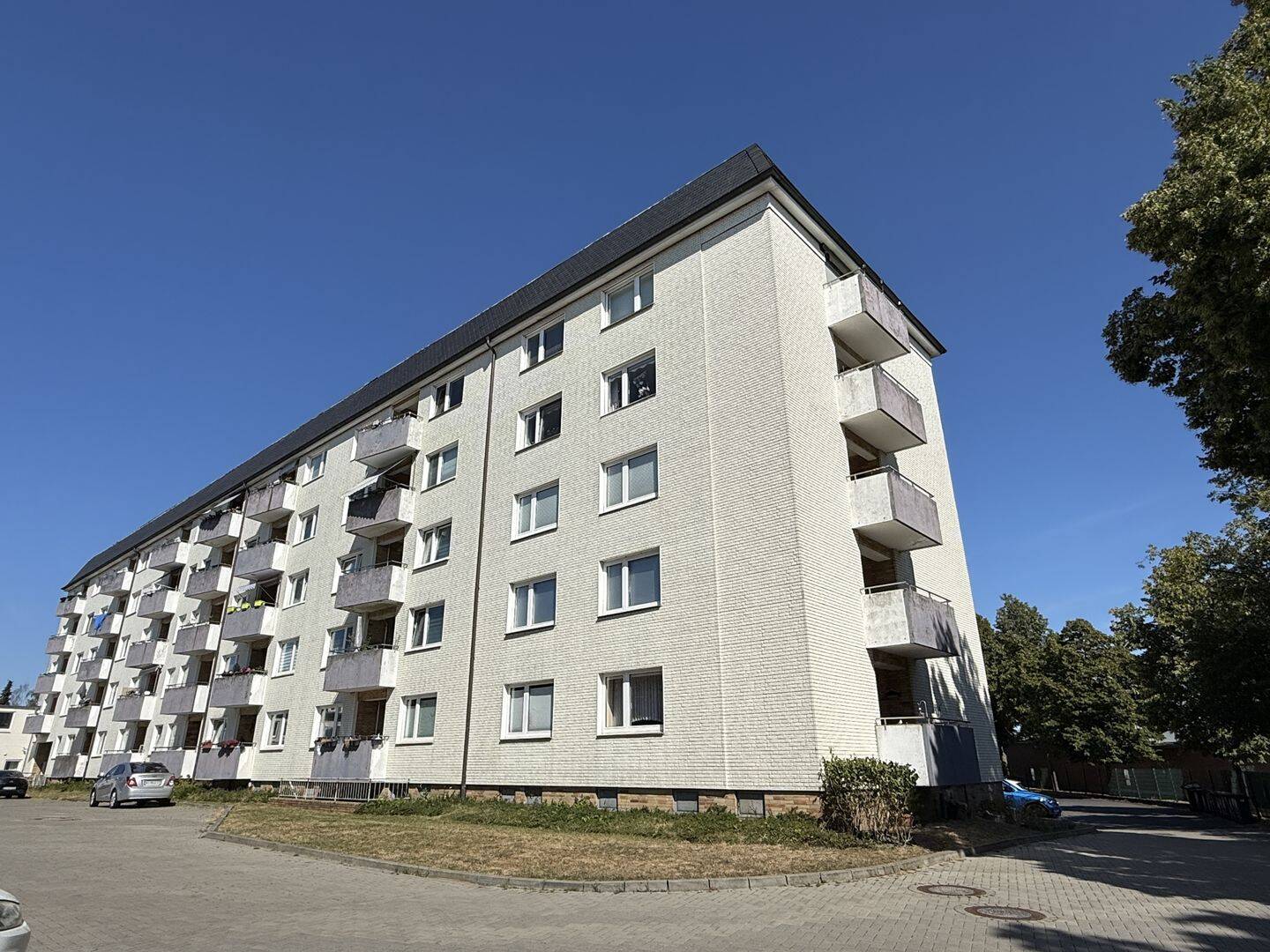Helle 2 Zimmer-Wohnung mit Loggia, 25436 Uetersen