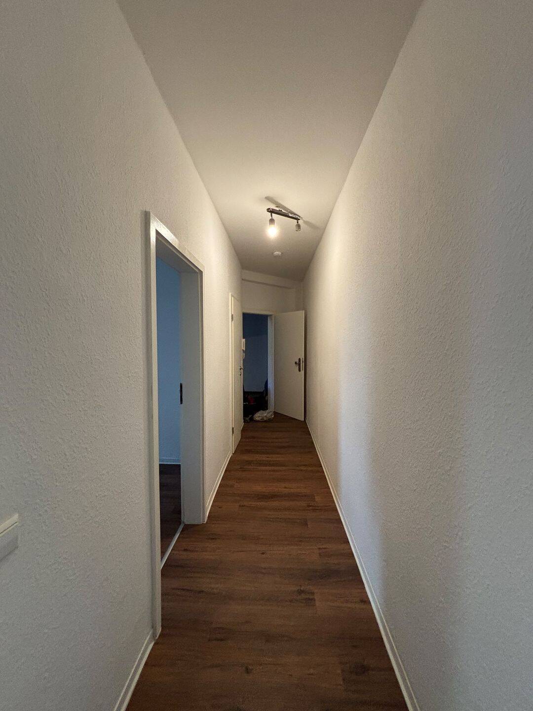 2-Zimmer-Wohnung mit Balkon, modernisiertem Bad und neuer Einbauküche, 39112 Magdeburg (Leipziger Str. Sudenburg)