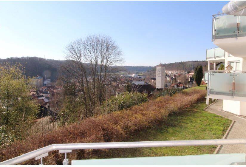 Gepflegte 2,5-Zi.-Wohnung mit Balkon, EBK und Garage in Albstadt-Tailfingen, 72461 Albstadt
