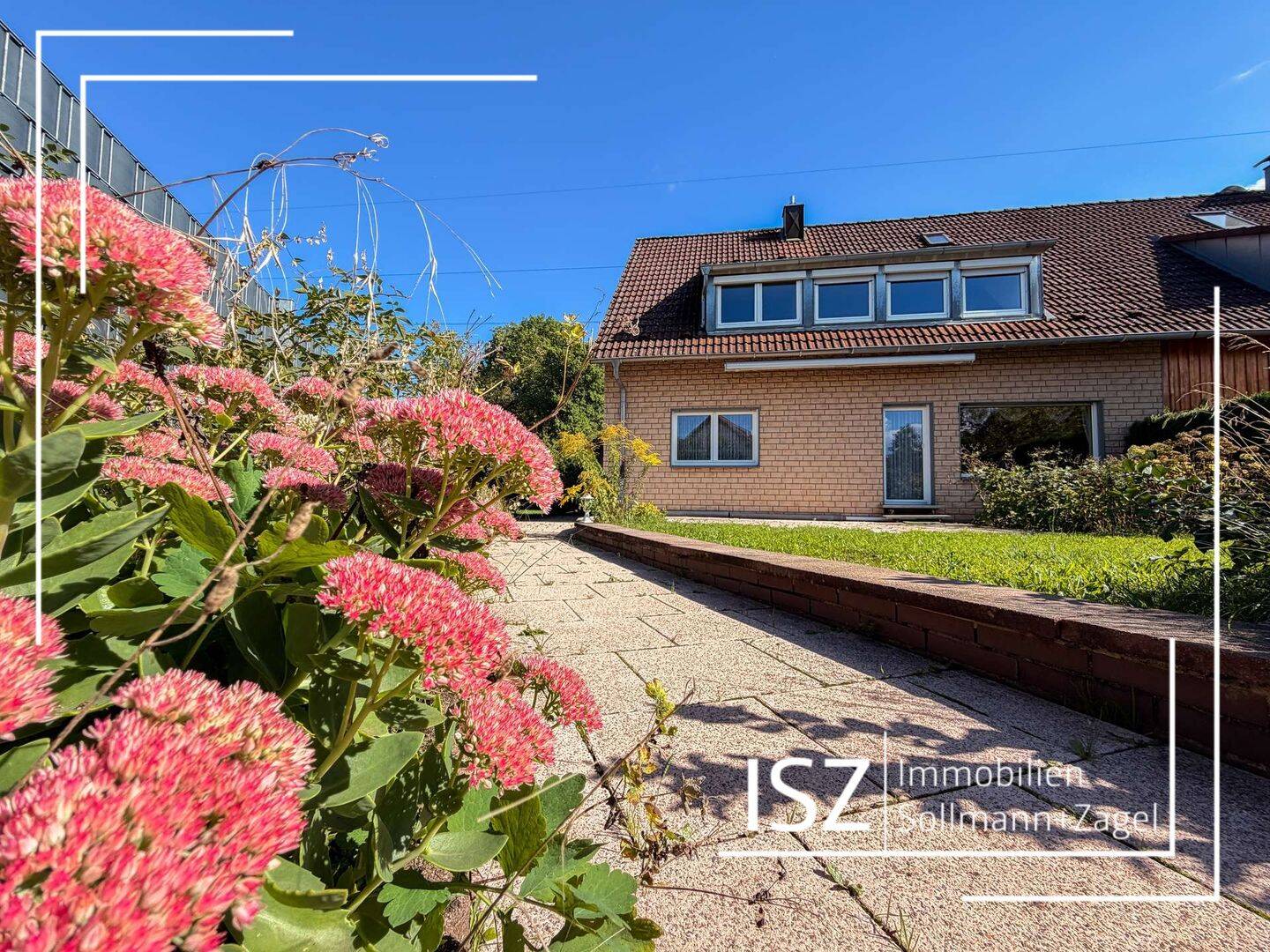 Viel Platz für zwei Generationen: Zweifamilienhaus mit Garten und Doppelgarage in Winkelhaid, 90610 Winkelhaid