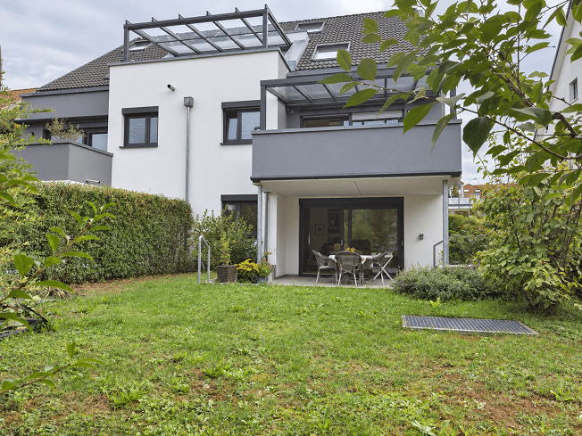 Neuwertige 4-Zimmer-Erdgeschosswohnung mit Gartenanteil und Aufzug in Schorndorf-Süd, 73614 Schorndorf