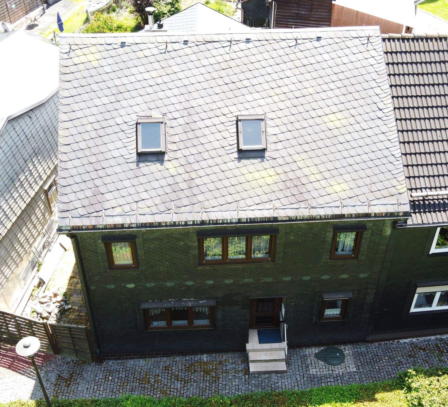 gemütliches Einfamilienhaus in idyllischer Lage mit großem Garten & Garagen zu verkaufen, 98746 Goldisthal