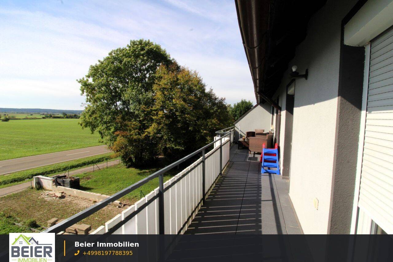 Lichtdurchflutete 4 – Zimmer Wohnung mit sonnigem Balkon, 91567 Herrieden