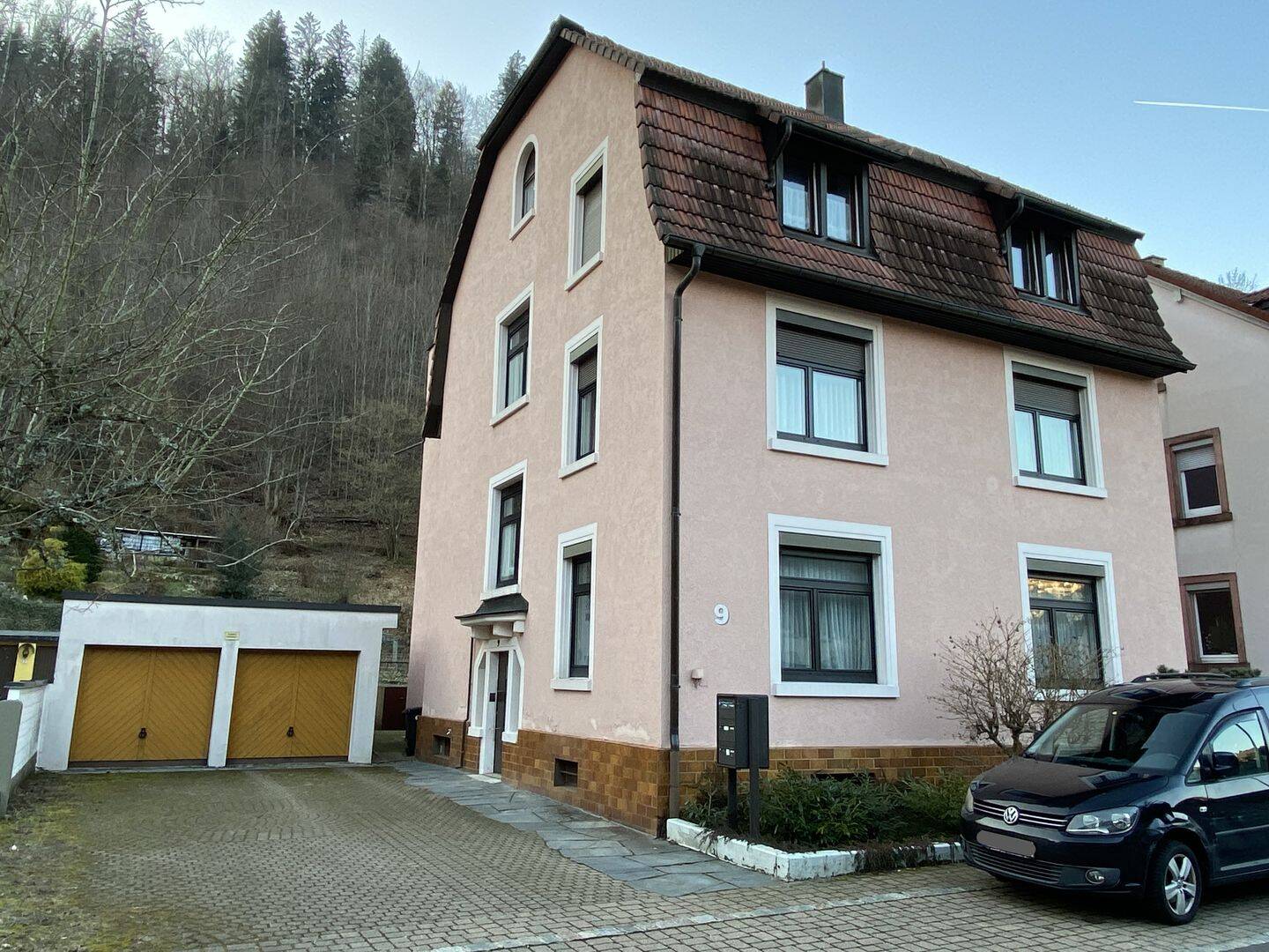 Sie wählen: Zur Nutzung als Ein-, Zwei- oder Dreifamilienwohnhaus mit praktischer Doppelgarage !, 79669 Zell im Wiesental