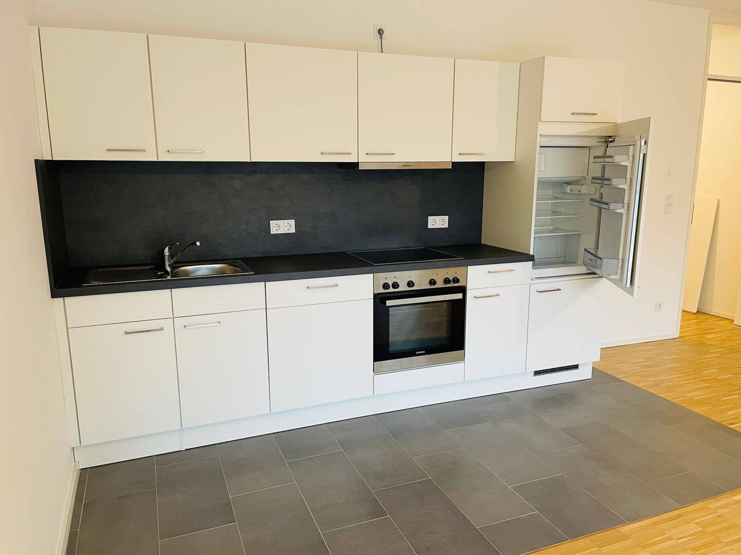 Große 1-Zimmer-Wohnung mit Loggia und Einbauküche, 90491 Nürnberg