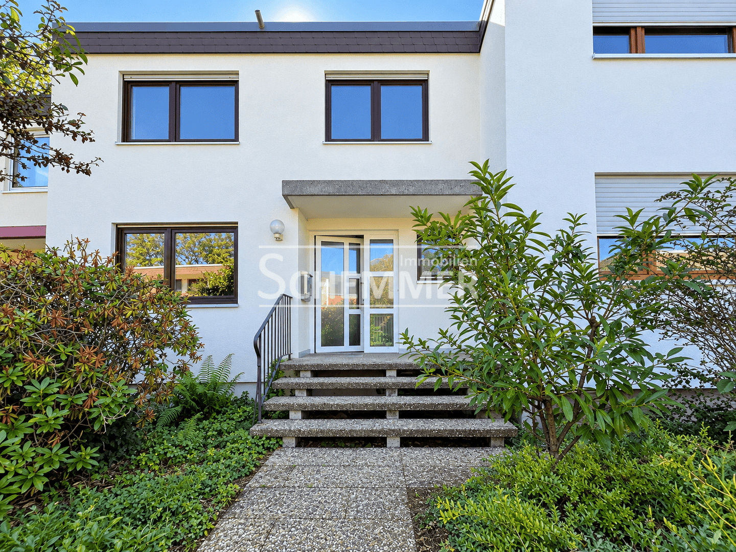 Freiburg – Landwasser ++ Schönes massives Reihenhaus in ruhiger Lage mit Garten und Garage, 79110 Freiburg im Breisgau (Betzenhausen Brühl Landwasser Lehen Mooswald)