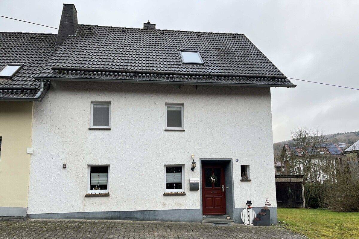 Doppelhaushälfte mit Garten in Kronenburg, 53949 Dahlem