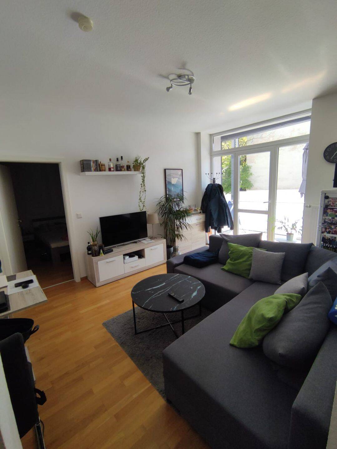 Sonnige 2 Zimmer Wohnung mit Balkon und EBK -Parkett, 90478 Nürnberg (Dutzendteich Gleißhammer Glockenhof Sankt Peter Zerzabelshof)