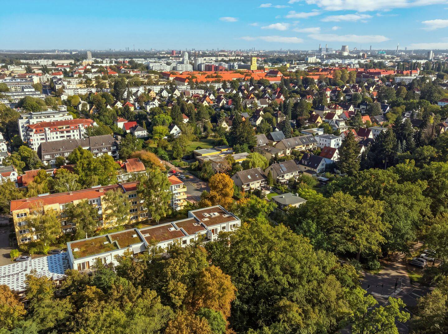 KENSINGTON EXKLUSIV – Bezugsfreie 3-Zimmer-Wohnung mit Dachterrasse, Waldblick & Stellplatz, 13587 Berlin (Spandau Hakenfelde Kolonie Wannseeaten Siedl. Wohnsiedlung Hakenfelde)