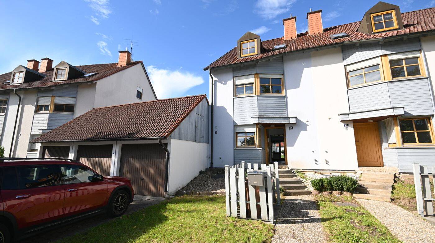 Günstiges Familienglück! Reiheneckhaus mit neuer Heizung in Velburg, 92355 Velburg