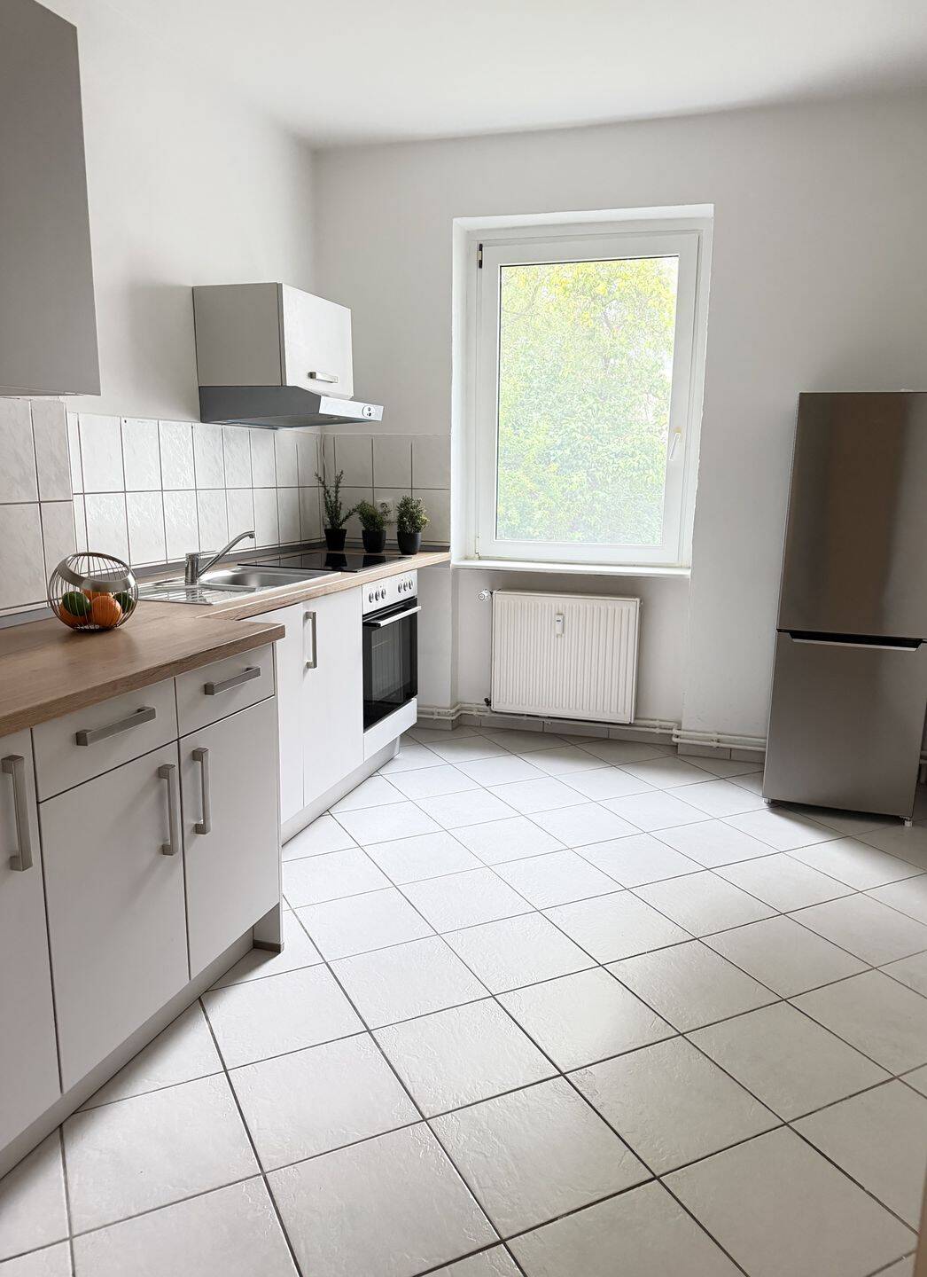 Süßes Nest mit Einbauküche und Wannenbad, 39108 Magdeburg (Altstadt Stadtfeld Ost)
