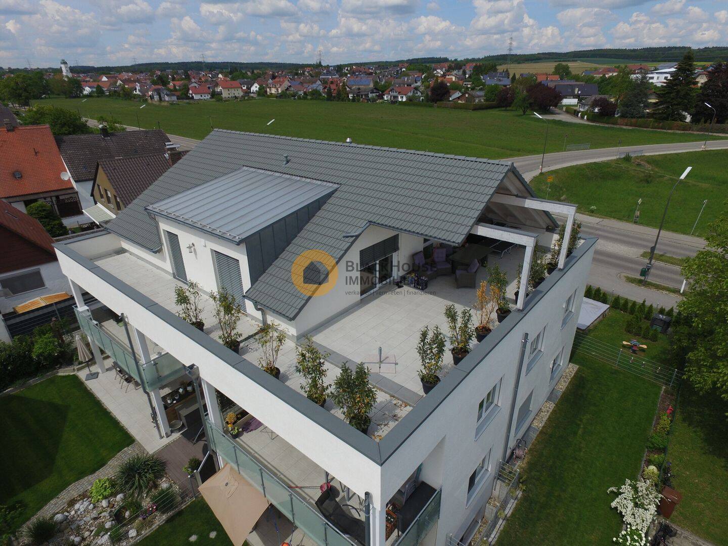 Eine Perle – Penthouse mit 100m² Dachterrasse und Platz für 4 Autos, 85139 Wettstetten