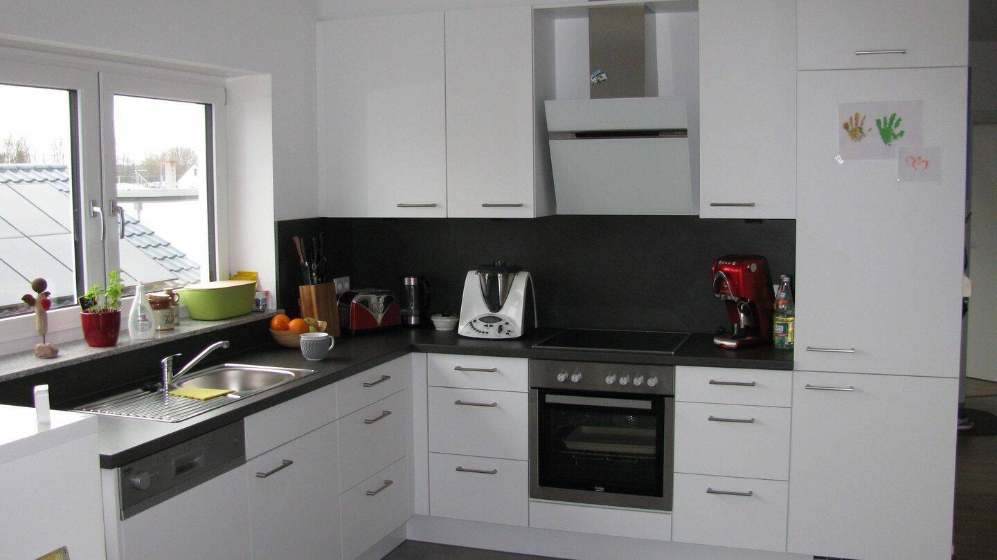 Schicke 2,5-Zimmer Dachgeschosswohnung mit Balkon und Küche, 71149 Bondorf