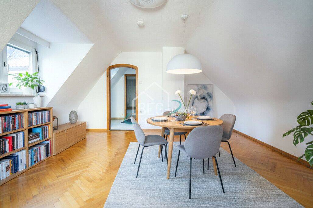Altbau-Charme trifft Wohnpotenzial – 4-Zimmer-Dachgeschosswohnung im Herzen von Esslingen, 73728 Esslingen am Neckar