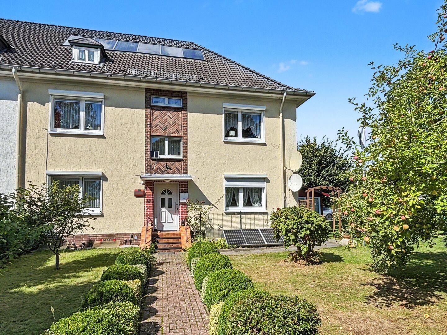 Ehemaliges Offiziersreihenendhaus mit historischem Charme auf großzügigem Grundstück in Munster, 29633 Munster