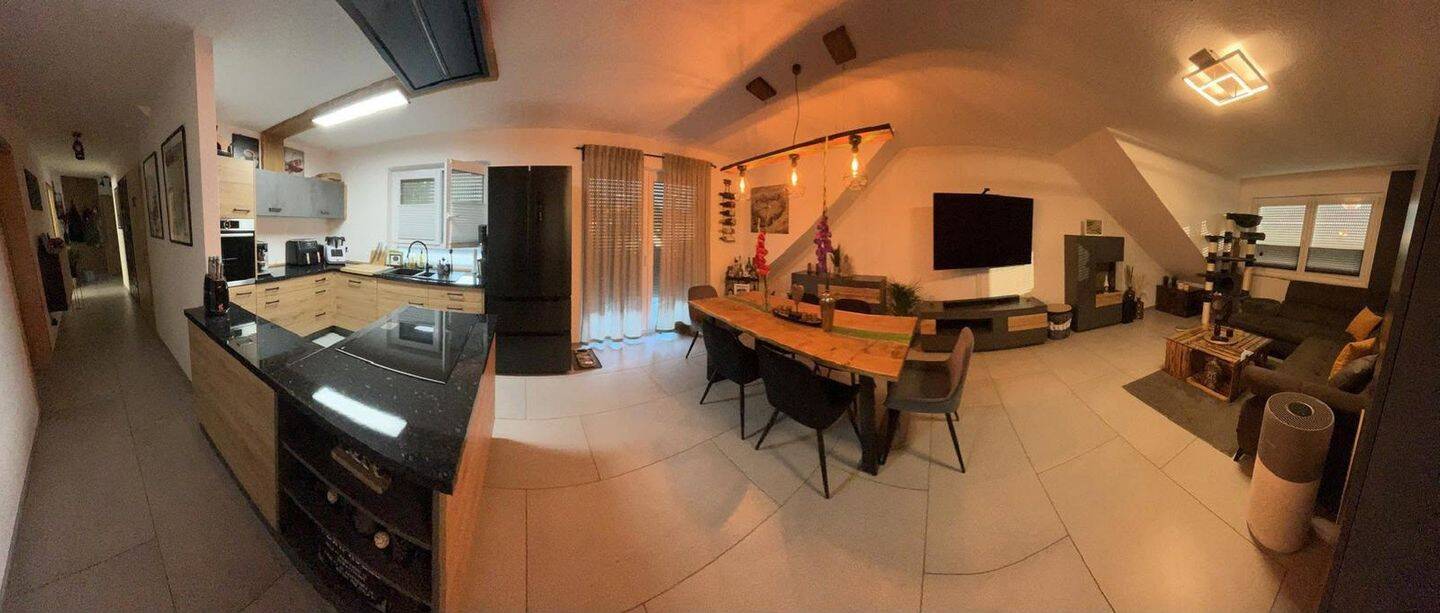 wunderschön geschnittene, lichtdurchflutete 3 Zi. DG- Wohnung, 75334 Straubenhardt