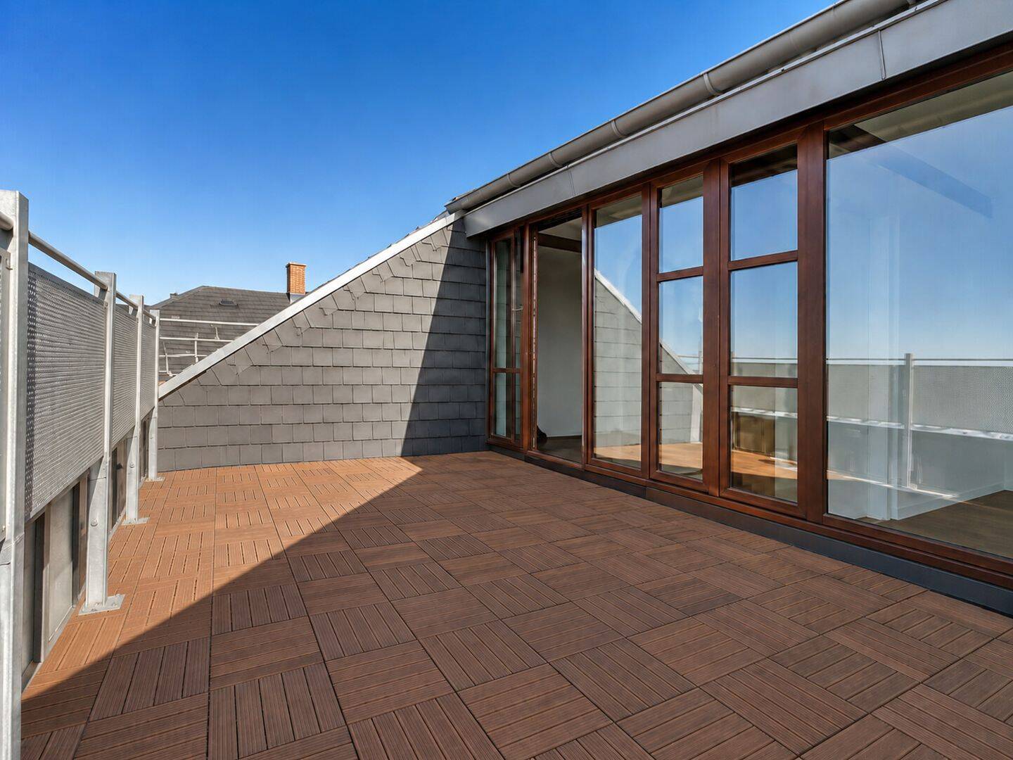 Bezugsfreies 4 Zimmer-Penthouse mit Dachterrasse, 1159 Dresden