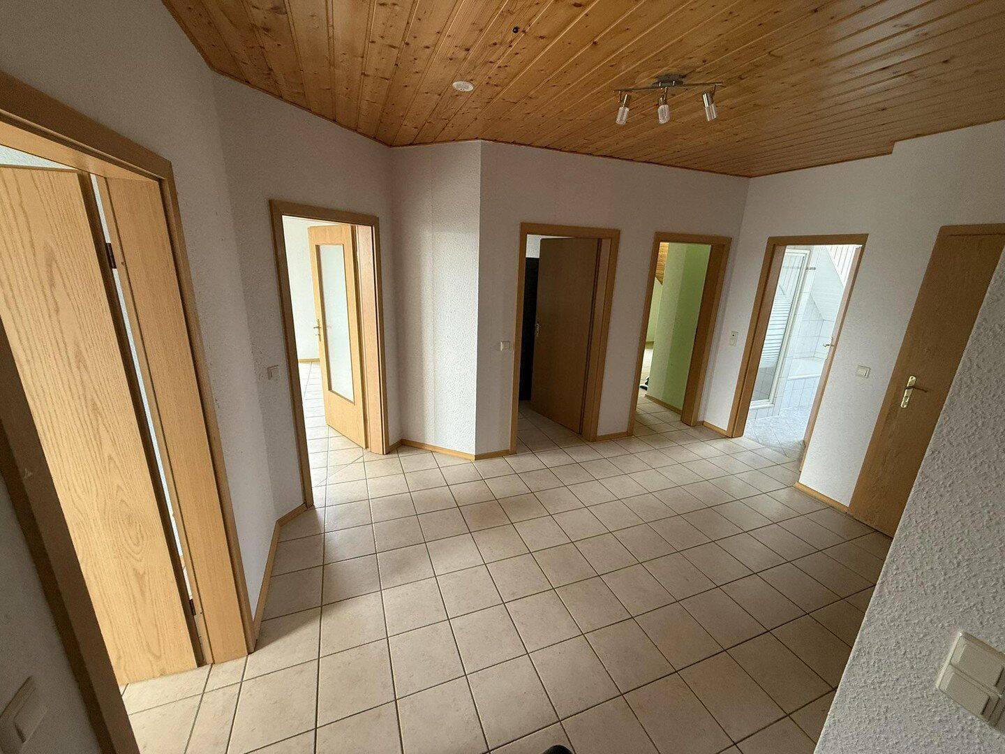 Helle & Großzügige 4- Z. Dach-Maisonette Wohnung in Freimersheim, 67482 Freimersheim (Pfalz)