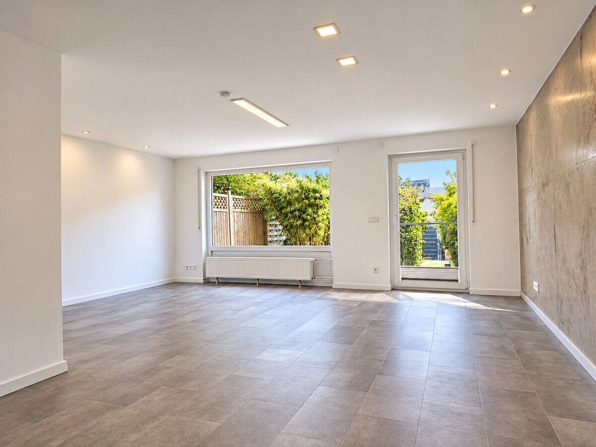 Modernisiertes Familienhaus mit Garten und lichtdurchflutetem Dachstudio in ruhiger Lage! Sofort frei!, 90596 Schwanstetten
