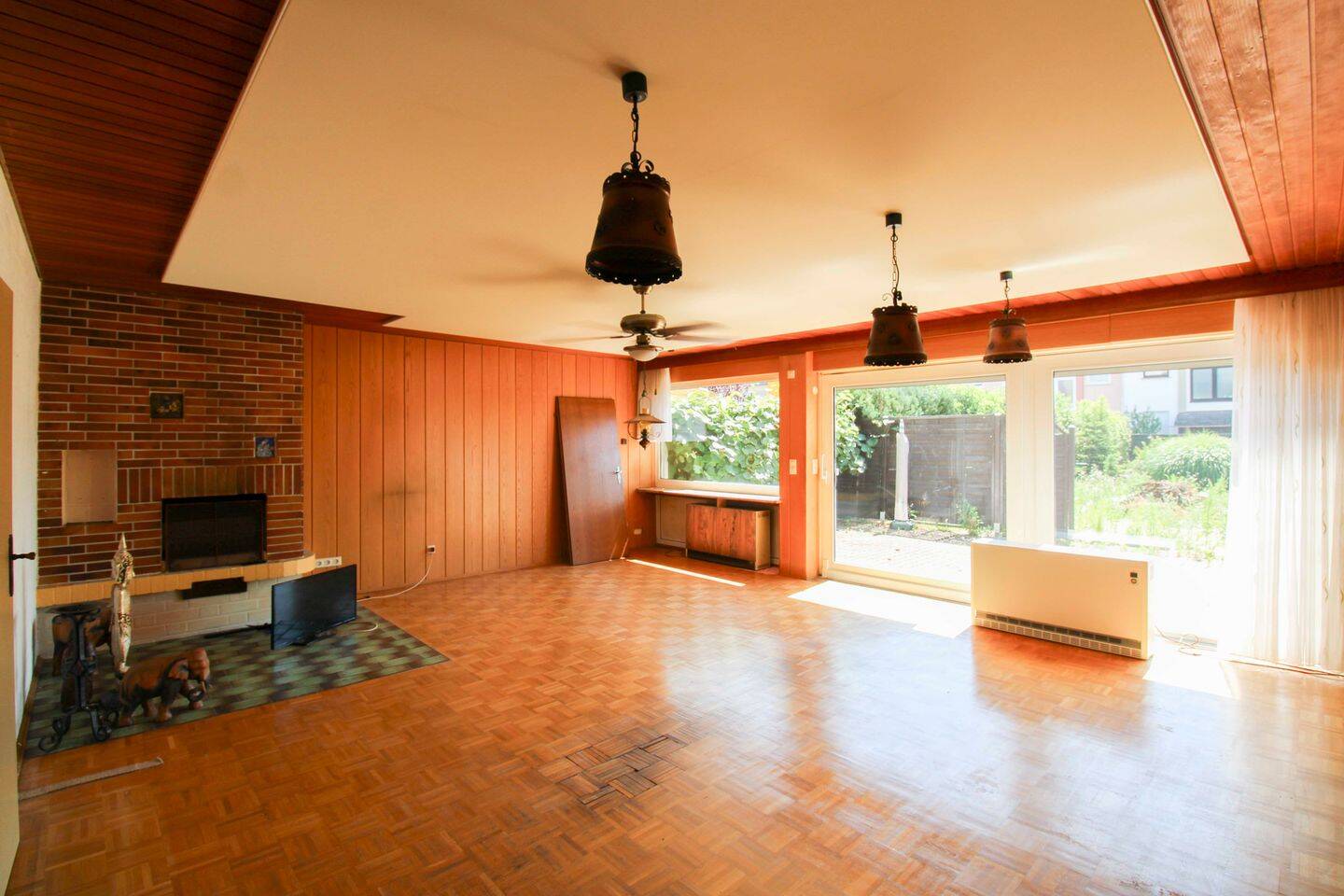Reihenendhaus mit großem Garten, Garage und viel Potenzial für Ihr neues Zuhause, 64646 Heppenheim (Bergstraße)