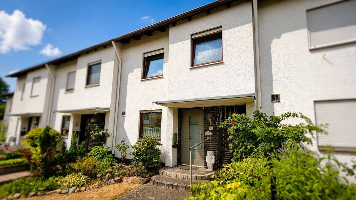 Gepflegtes Reihenmittelhaus in ruhiger Wohnlage von Raunheim – mit Terrasse, Balkon und Garten, 65479 Raunheim