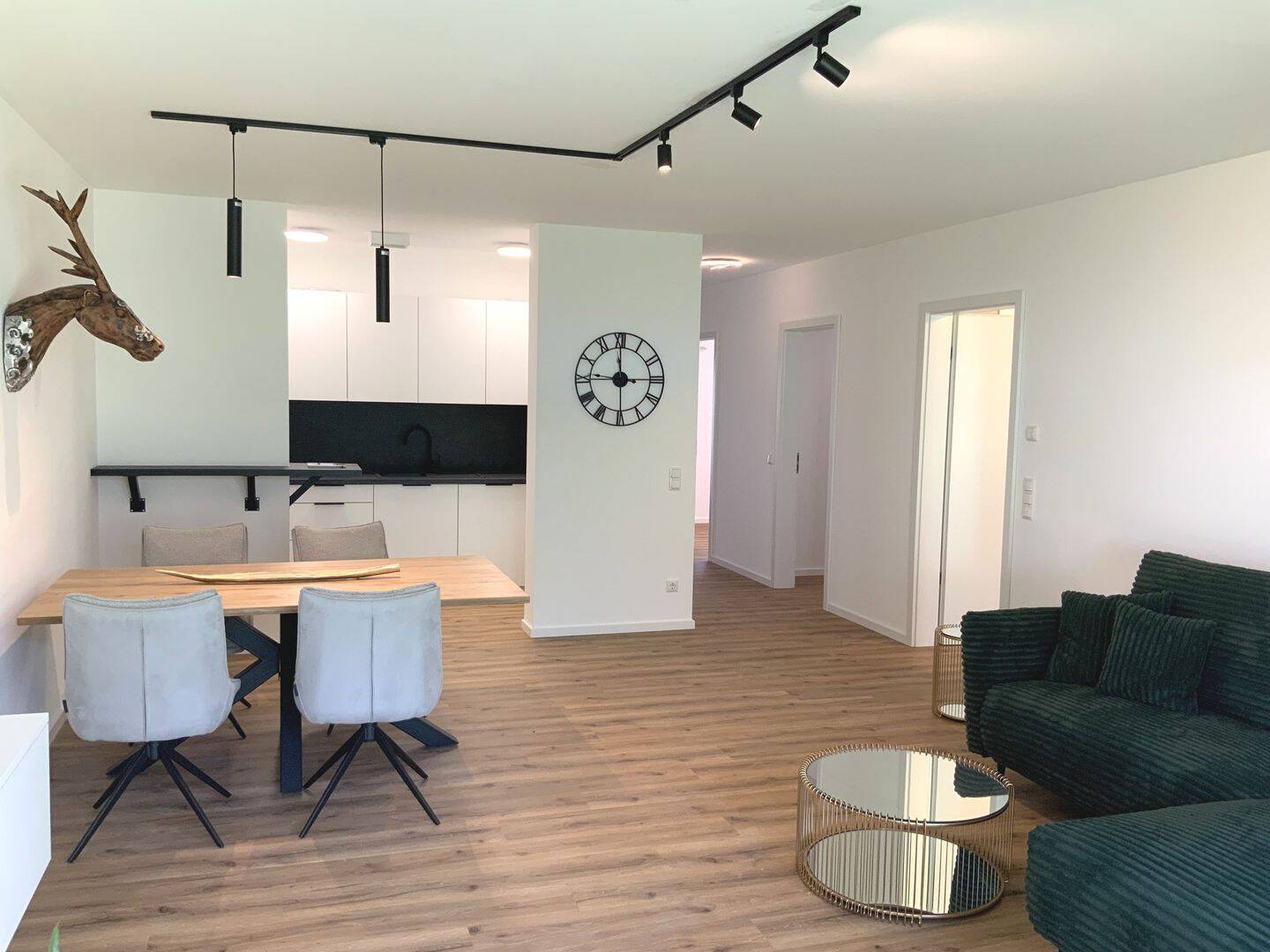 Moderne Eleganz trifft exklusives Wohnen: Erdgeschosswohnung mit Terrasse und Garten in Vohenstrauß, 92648 Vohenstrauß