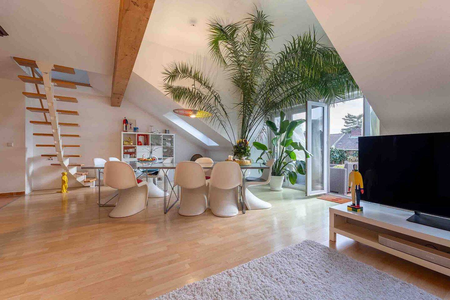 PROVISIONSFREI: Exklusive  Dachgeschosswohnung – 2 Balkone – Bonner Norden, 53111 Bonn (Nordstadt Zentrum Südstadt)
