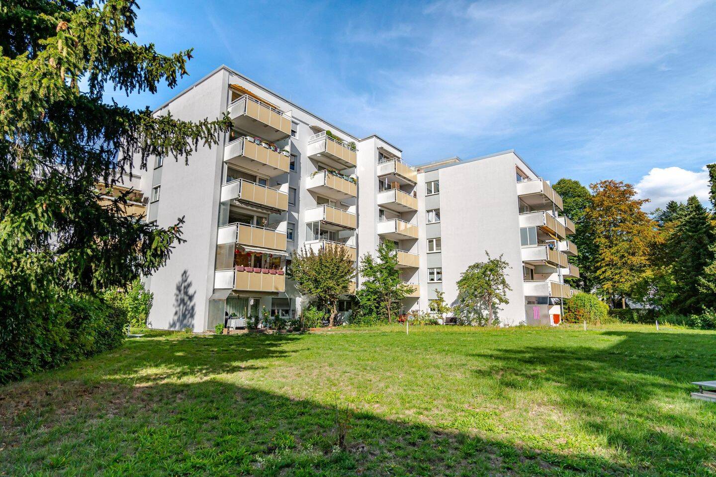 Licht, Ruhe und viel Grün – großzügige 3-Zimmer-Wohnung in München-Solln, 81477 München (Thalk. Obersendl.-Forsten-Fürstenr.-Solln)