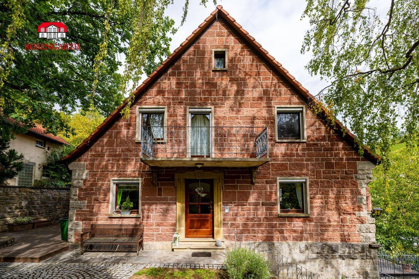 Attraktives Einfamilienhaus mit Einliegerwohnung in schöner Wohnlage, 97236 Randersacker