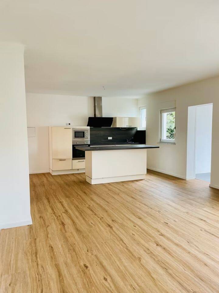 Hochwertige, moderne 2 Zimmer Wohnung mit Küche ab 1.10. frei!, 66125 Saarbrücken
