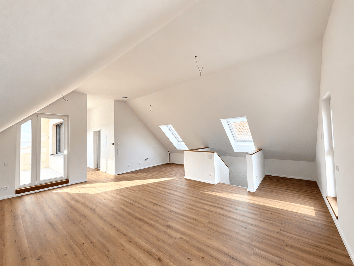 Lichtdurchflutete Dachgeschosswohnung mit großzügigem Loftcharakter, 63165 Mühlheim am Main