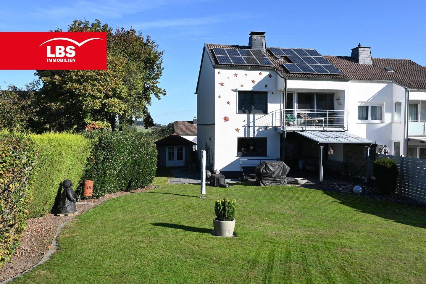 Schickes Reihenendhaus mit großzügigem Garten und zusätzlicher Nutzfläche, 59755 Arnsberg