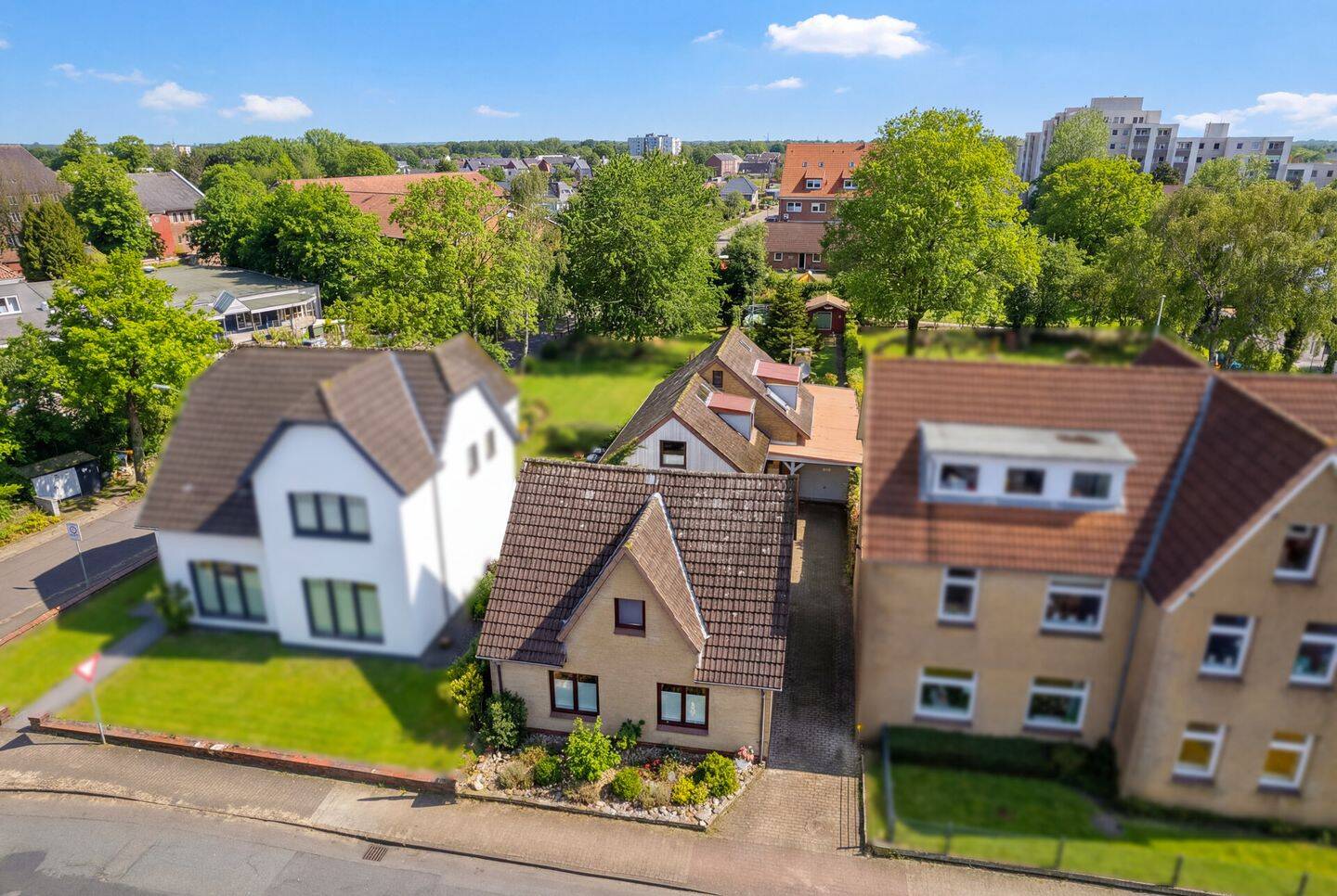 Zentral in Harrislee: Ca. 300 m² Wohn- und Nutzfläche – flexibel nutzbares Immobilienensemble, 24955 Harrislee