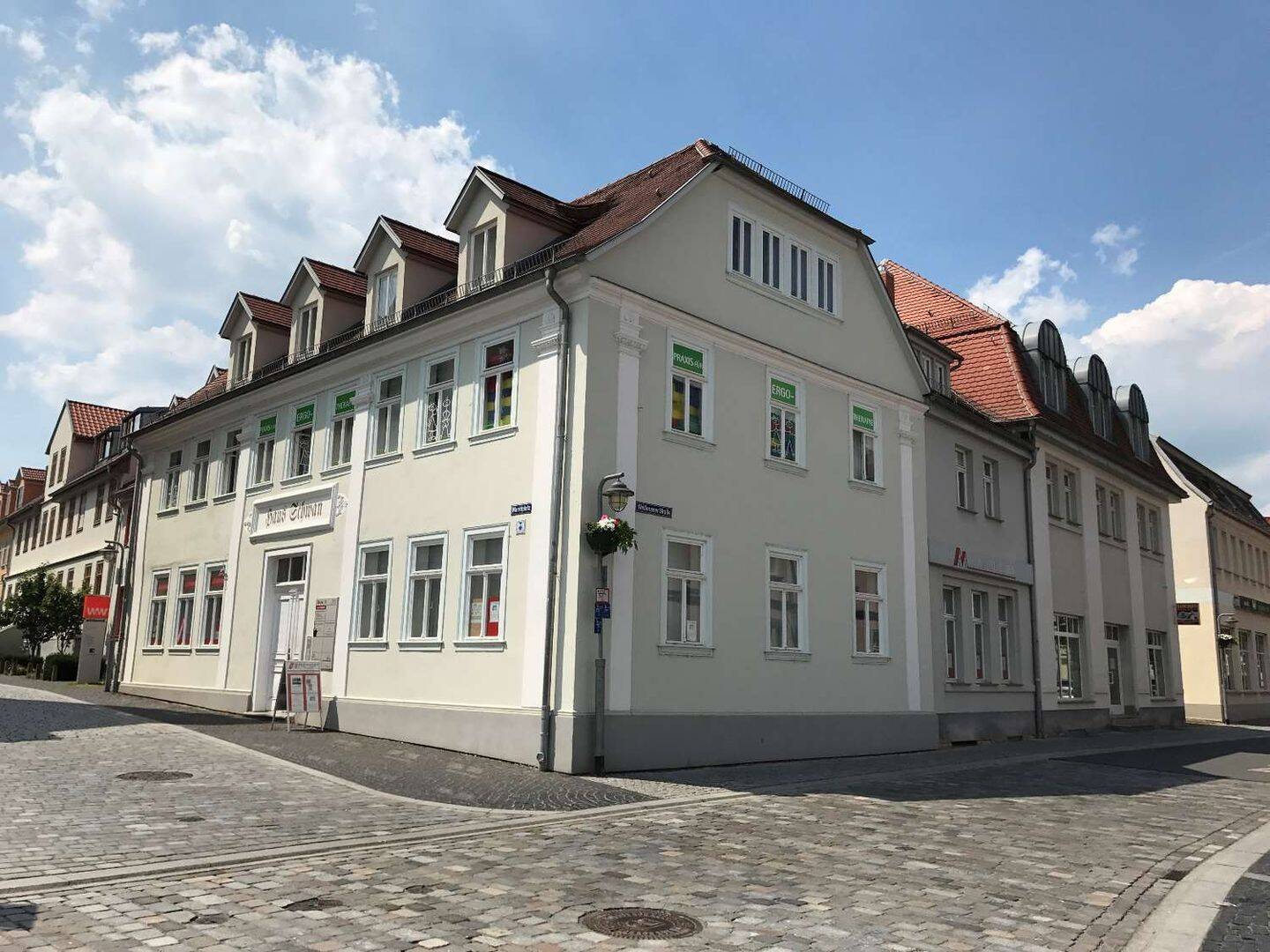 Zentrales Wohnen am Marktplatz: Helle Dachgeschosswohnung im Herzen von Sömmerda, 99610 Sömmerda