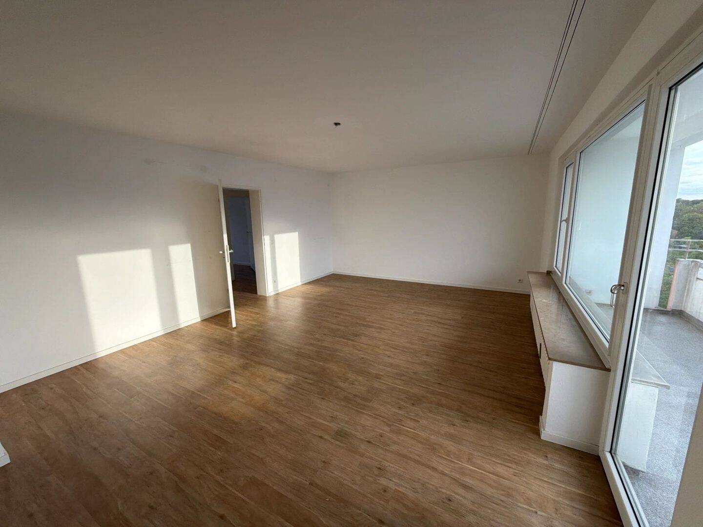Schöne 4 Zimmer Wohnung mit separater Küche und Balkon, 50968 Köln (Rodenkirchen)