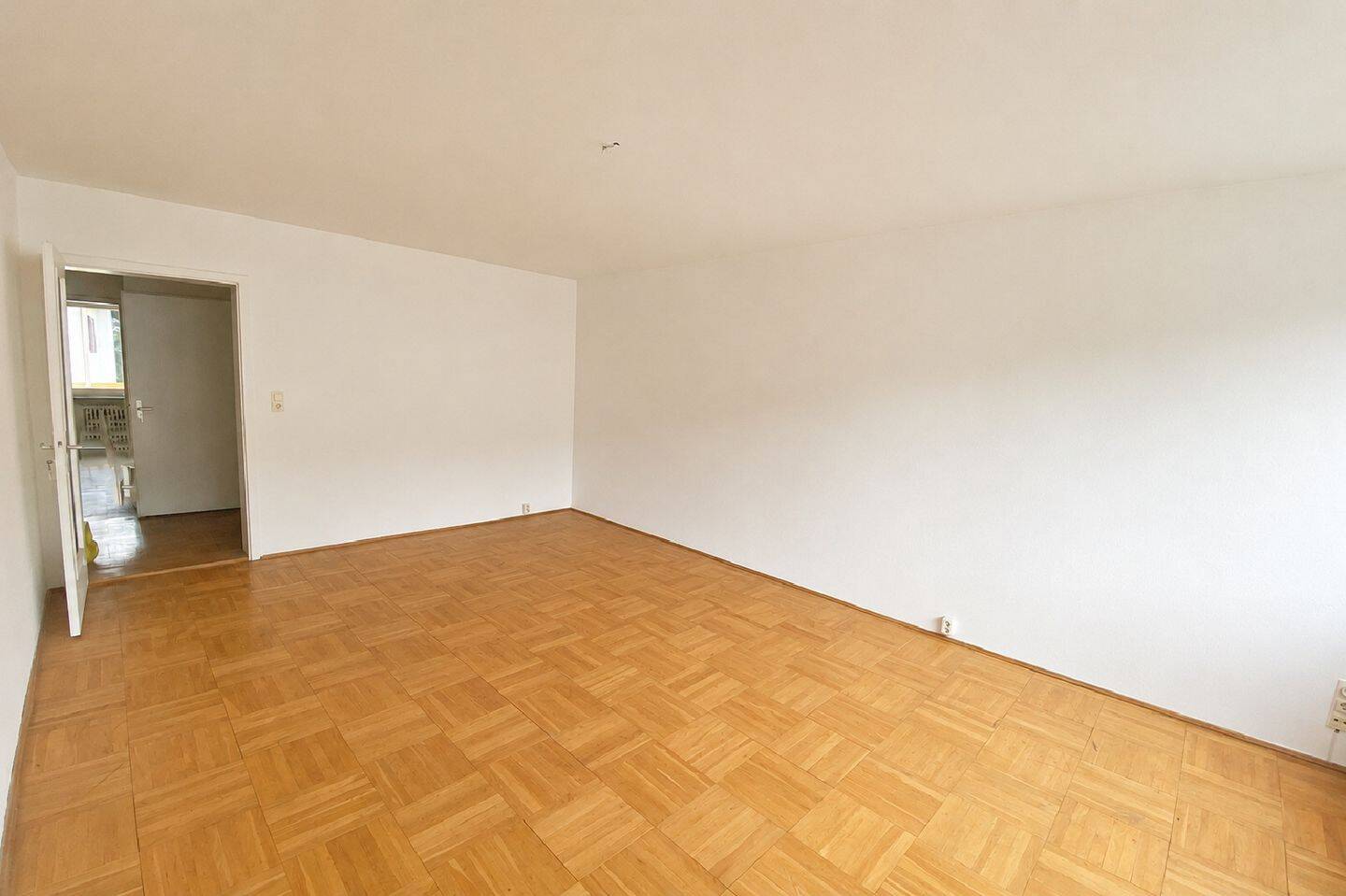 AIGNER – Helle 3-Zimmer-Wohnung mit Balkon und Garage in zentraler Lage von Starnberg, 82319 Starnberg