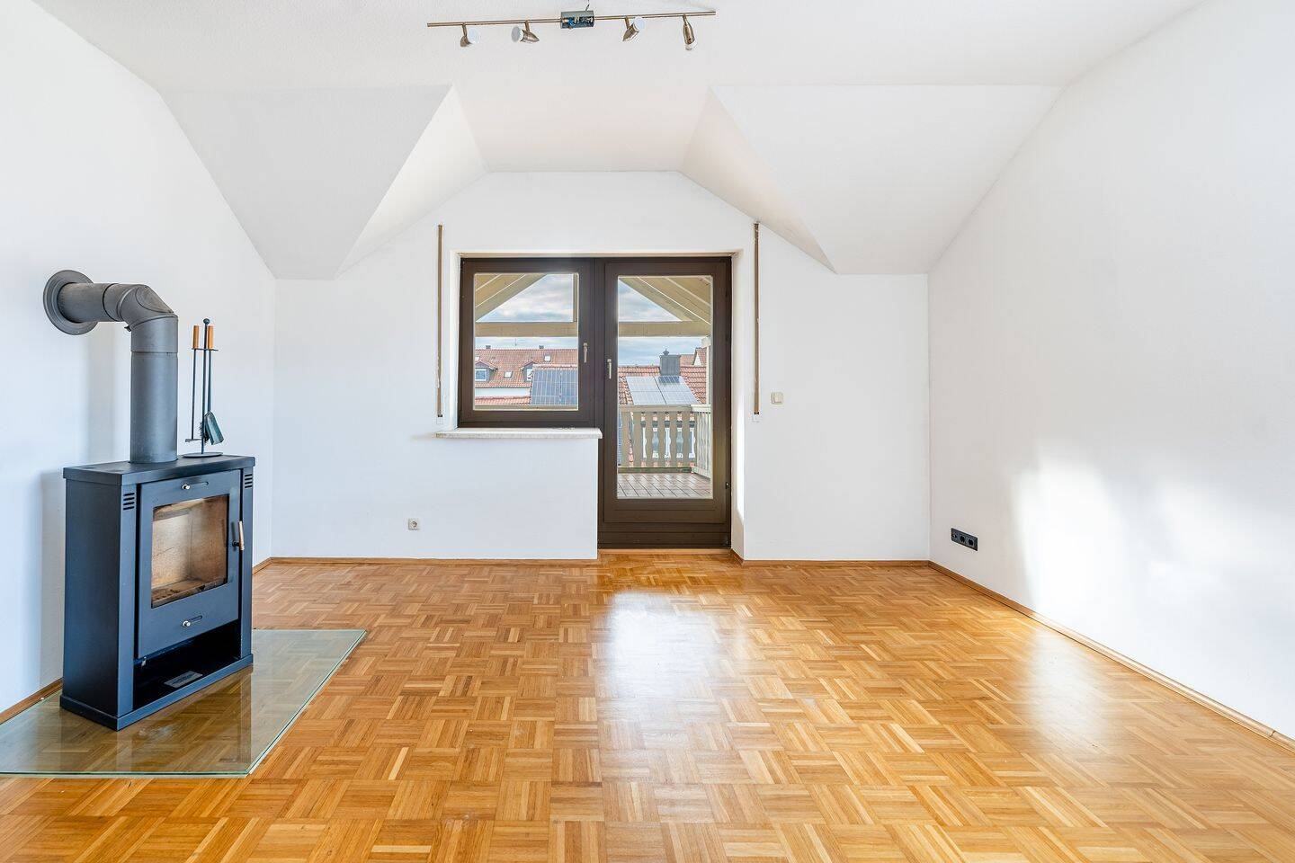 Gemütliche 2-Zimmer-Wohnung mit Dachterrasse in zentrumsnaher Lage – Straubing-West, 94315 Straubing
