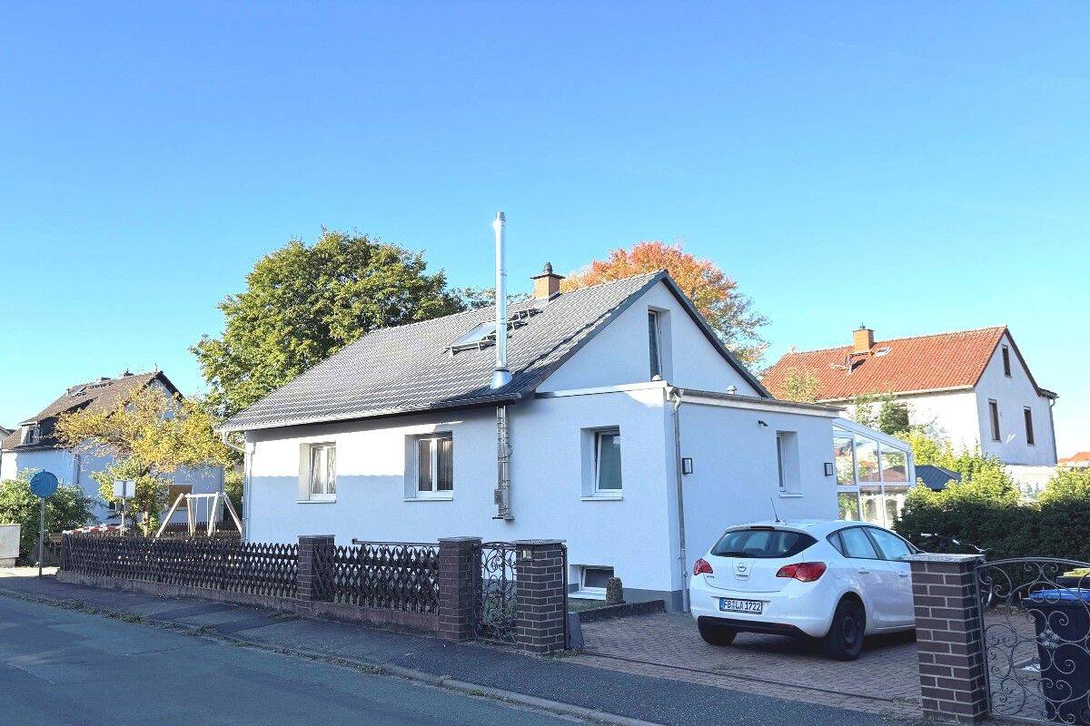 Karben: Modernisiertes freistehendes Einfamilienhaus in ruhiger Lage von Groß-Karben!, 61184 Karben