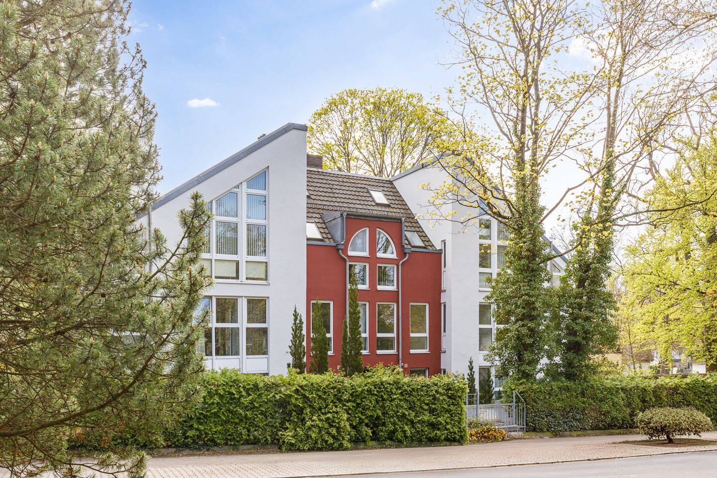 Lake Life – Lichtdurchflutete Dachgeschossmaisonette mit Stellplatz am Großen Wannsee, 14109 Berlin (Steglitz-Zehlendorf Nikolassee Wannsee)