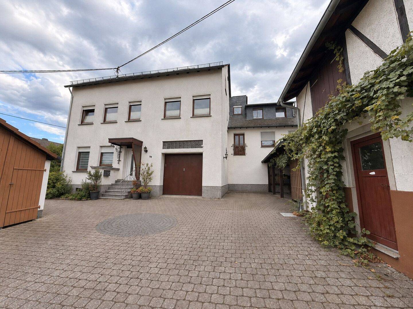 Brey! Einfamilienhaus mit Einliegerwohnung, großem Grundstück & vielseitigem Potenzial, 56321 Brey