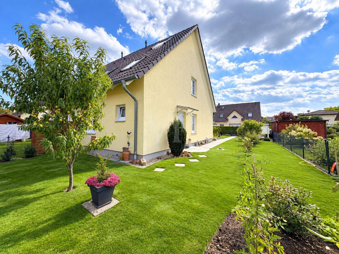 Gepflegte Doppelhaushälfte mit sonnigem Garten und großzügigem Wohnerlebnis, 12623 Berlin (Marzahn-Hellersdorf Kaulsdorf Mahlsdorf)