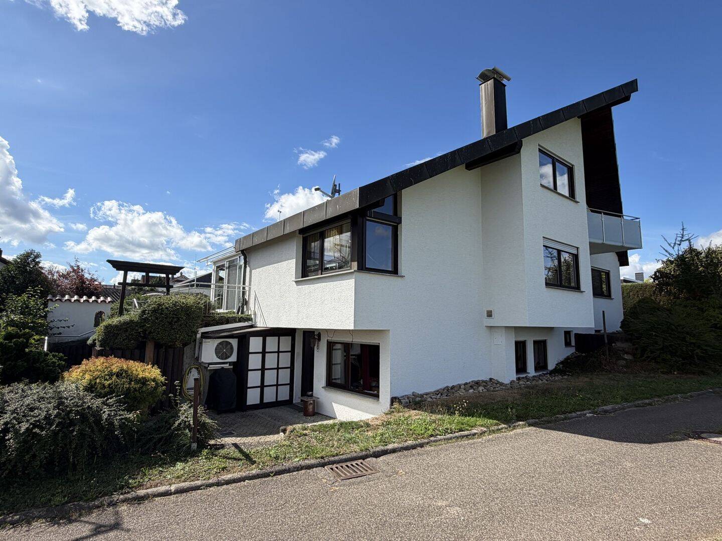 Architektenvilla am Feldrand mit traumhaftem Weitblick, Wintergarten, Kamin & 3 Einheiten möglich, 73773 Aichwald