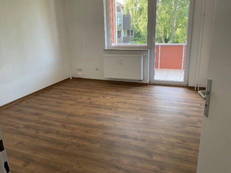 Erstbezug nach Sanierung – Schöne Wohnung mit neuen Bodenbelägen und Balkon, 36251 Bad Hersfeld