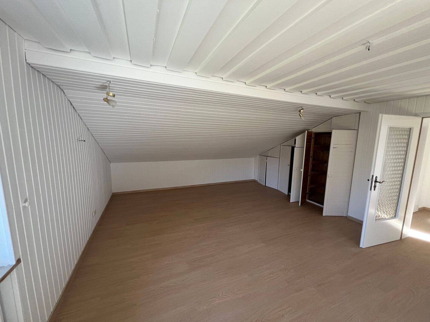 2 Zimmer Dachgeschosswohnung, 83734 Hausham